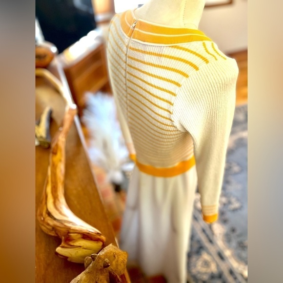 GIAMO KNITS V NECK YELLOW AND WHITE VINTAGE STRIPED SWEATER DRESS - Picture 8 of 9